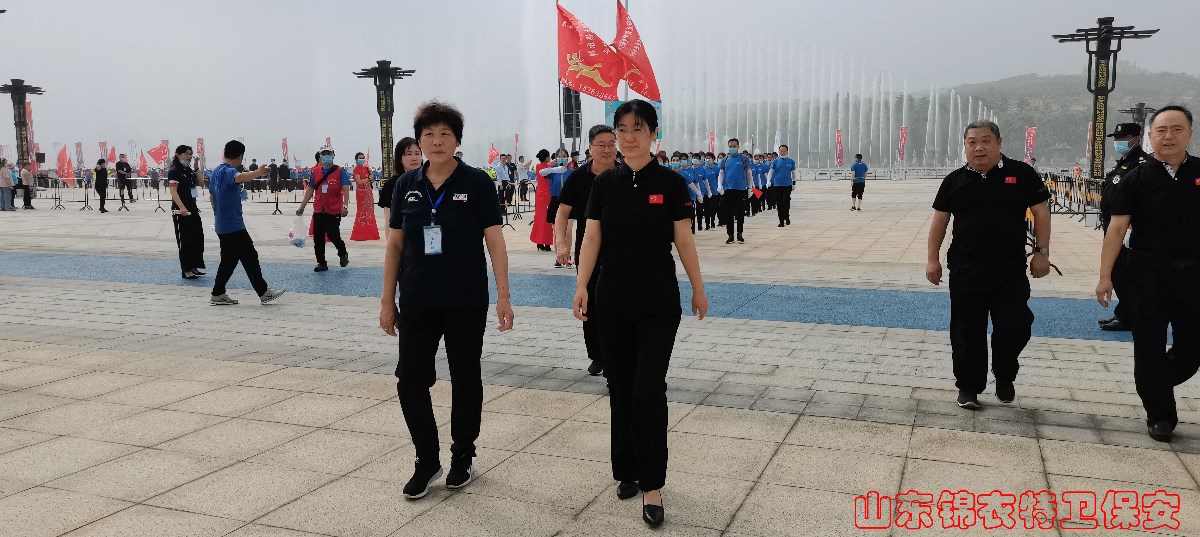 副市长成丽出席泰山西湖健步走活动_副本.jpg